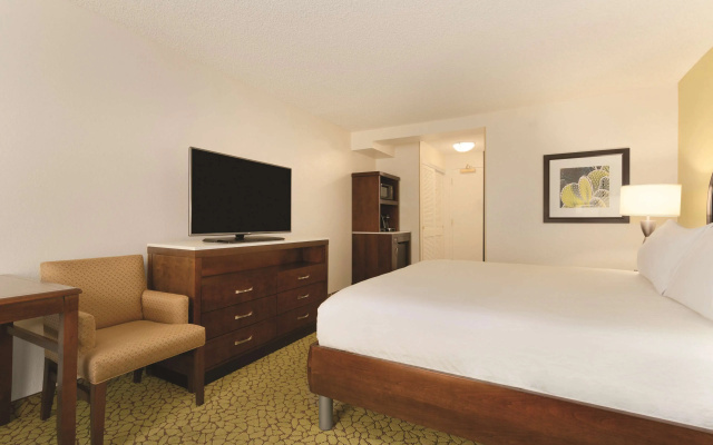 photo 5 of Hilton Garden Inn Anaheim Garden Grove