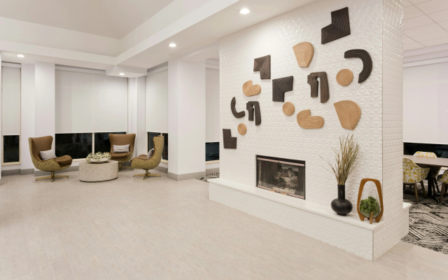 photo 2 of Hilton Garden Inn Birmingham/Lakeshore Drive