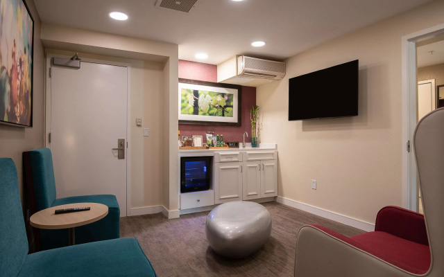 photo 4 of Hilton Garden Inn Calabasas