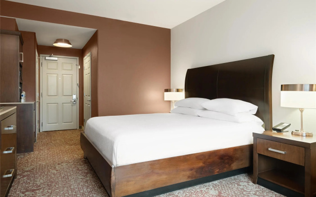 photo 4 of Hilton Garden Inn Chicago Downtown/Magnificent Mile