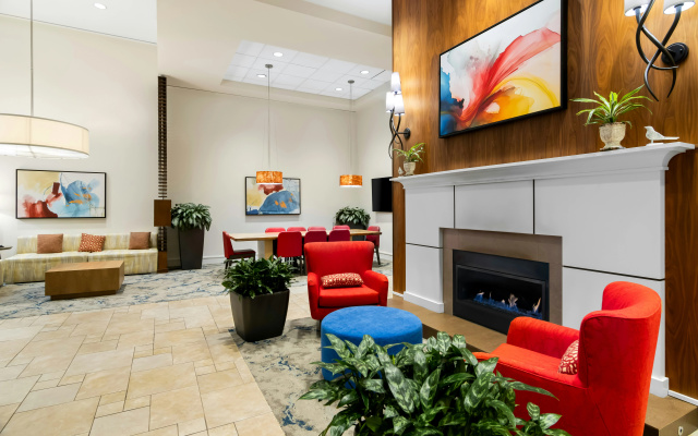 photo 2 of Hilton Garden Inn Chicago Downtown Riverwalk