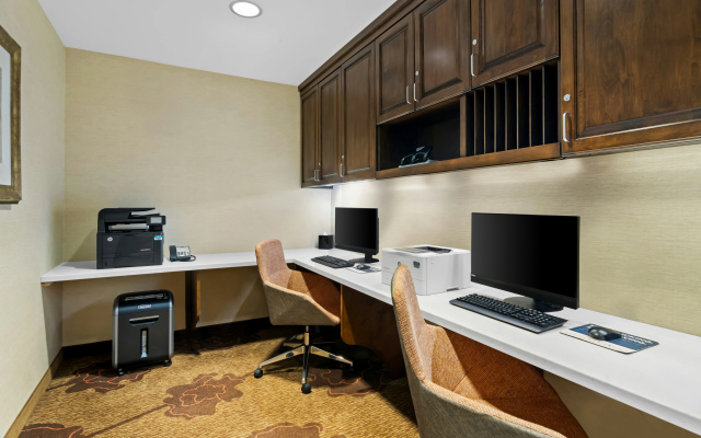 photo 3 of Hilton Garden Inn Chicago Downtown Riverwalk