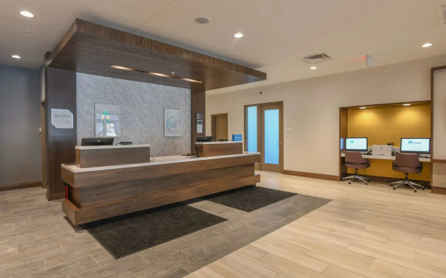 photo 2 of Hilton Garden Inn Cincinnati Midtown