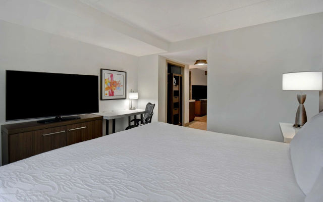 photo 4 of Hilton Garden Inn Detroit Metro Airport