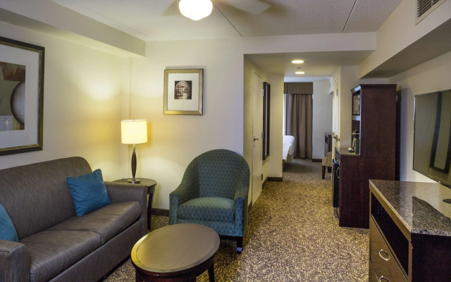 photo 4 of Hilton Garden Inn Hampton Coliseum Central