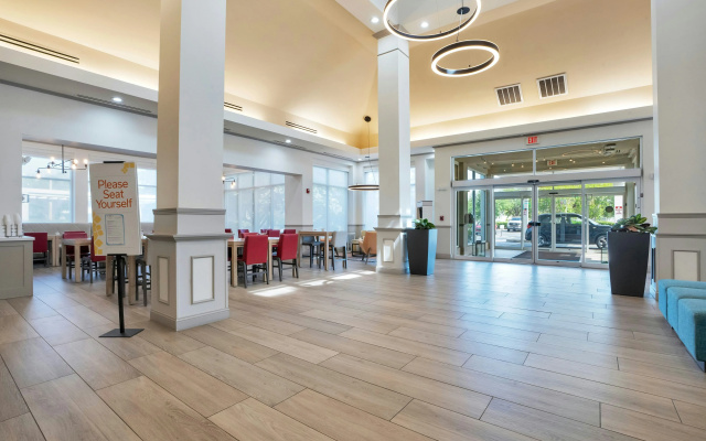 photo 2 of Hilton Garden Inn Jacksonville Airport