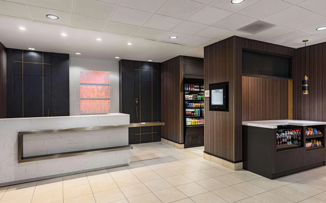 photo 2 of Hilton Garden Inn Los Angeles/Hollywood