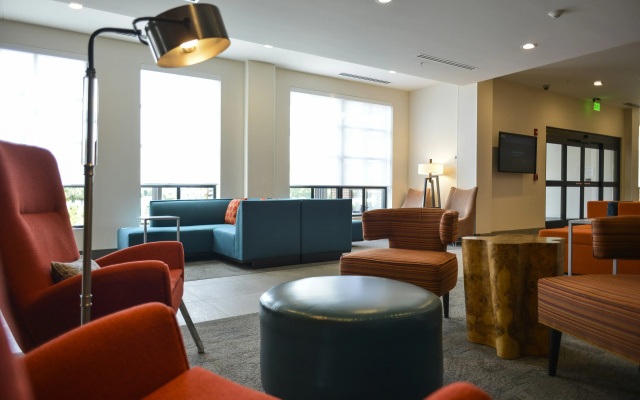 photo 2 of Hilton Garden Inn Louisville Mall of St. Matthews