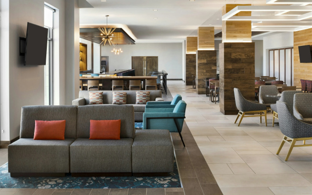 photo 2 of Hilton Garden Inn Milwaukee Brookfield Conference Center, WI