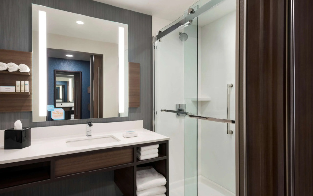 photo 4 of Hilton Garden Inn Milwaukee Brookfield Conference Center, WI