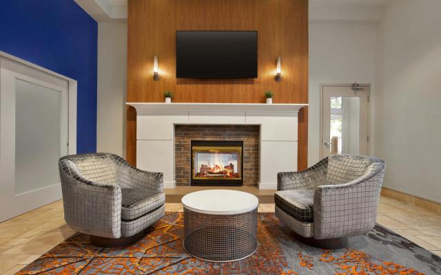 photo 2 of Hilton Garden Inn New Orleans Convention Center