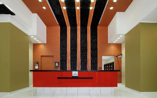 photo 2 of Hilton Garden Inn New York/Midtown Park Ave