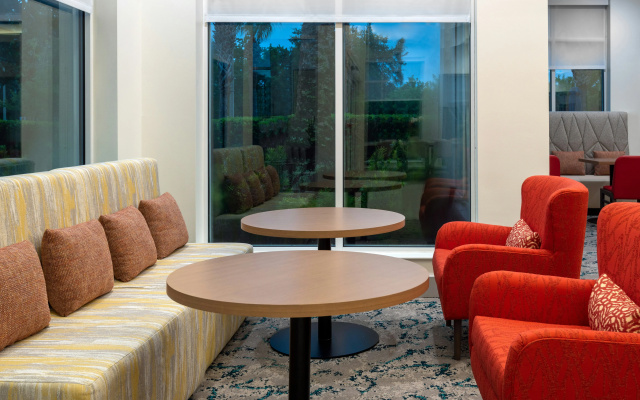 photo 2 of Hilton Garden Inn Orlando International Drive North