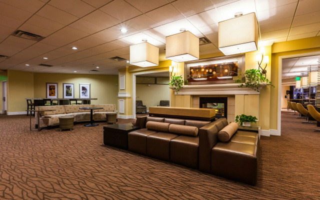 photo 2 of DoubleTree by Hilton Phoenix Midtown