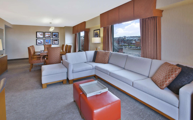 photo 5 of Hilton Garden Inn Portland Downtown Waterfront