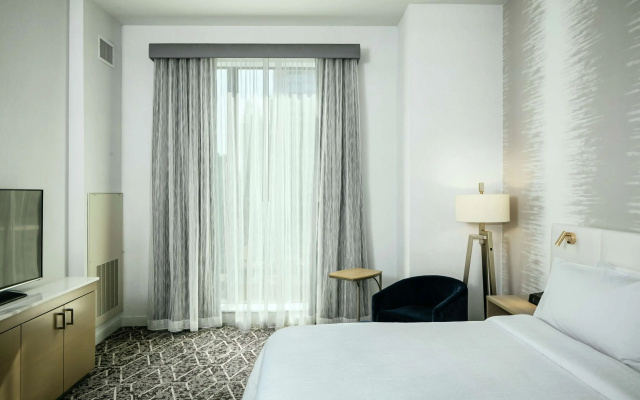 photo 3 of Hilton Garden Inn Seattle Bellevue Downtown, WA