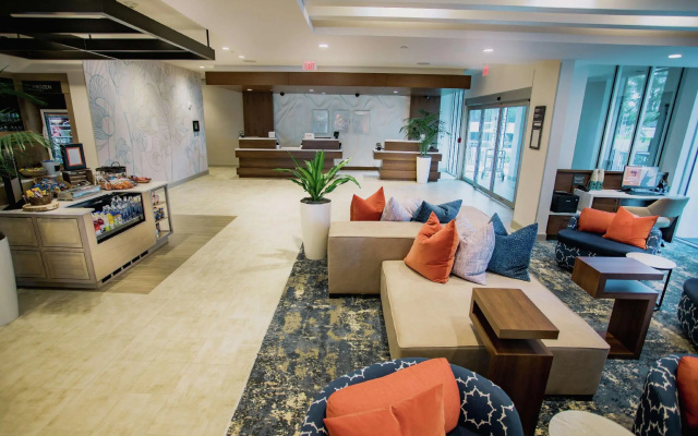 photo 2 of Hilton Garden Inn West Palm Beach I95 Outlets