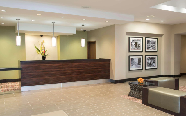photo 2 of DoubleTree by Hilton Hotel Grand Rapids Airport