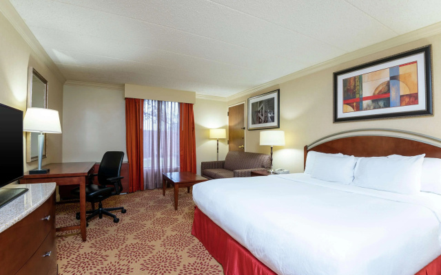 photo 4 of DoubleTree by Hilton Hotel Grand Rapids Airport