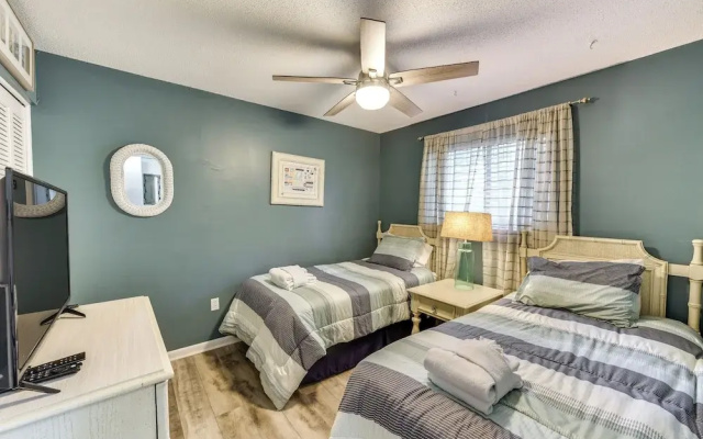 photo 2 of 1/2 Mi to Folly Field Beach: Condo w/ 2 Pools