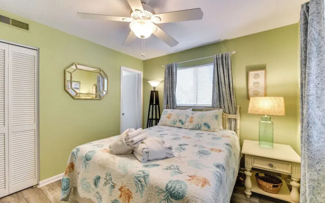 photo 5 of 1/2 Mi to Folly Field Beach: Condo w/ 2 Pools