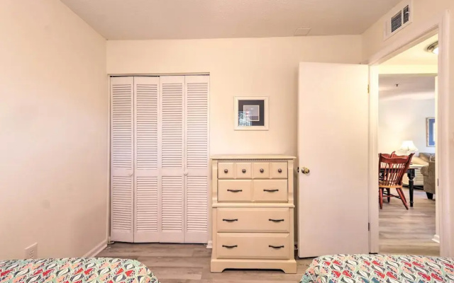 photo 2 of Hilton Head Condo: Pool, Hot Tub & Tennis Access!
