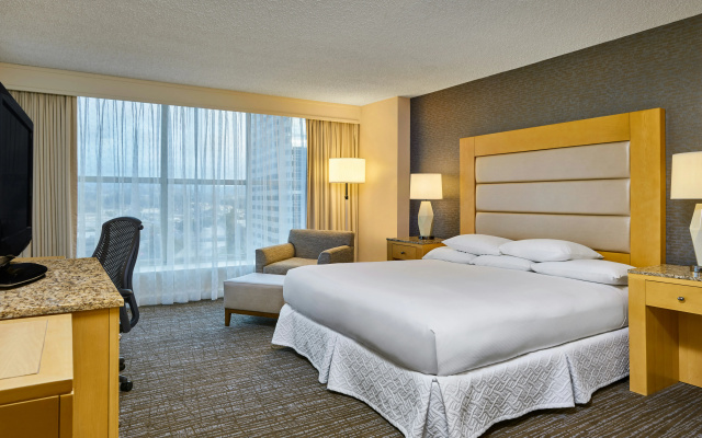 photo 2 of Hilton Los Angeles North/Glendale