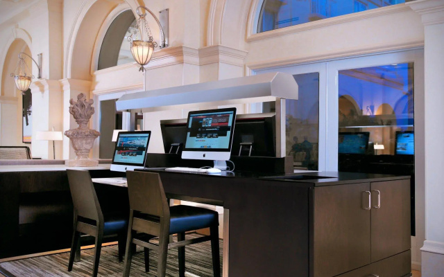photo 2 of Hilton Naples