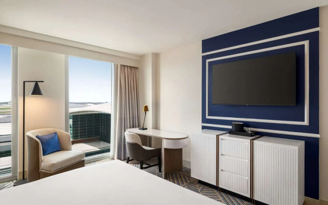 photo 5 of Hilton BNA Nashville Airport Terminal