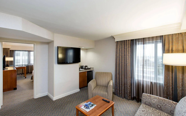 photo 3 of Hilton New York JFK Airport Hotel