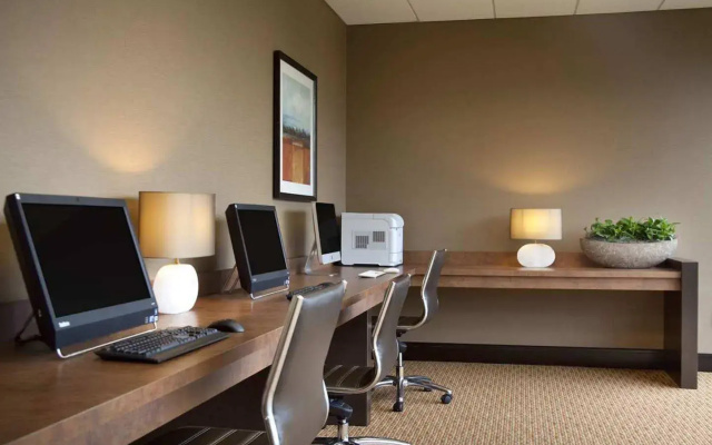 photo 5 of Hilton New York JFK Airport Hotel