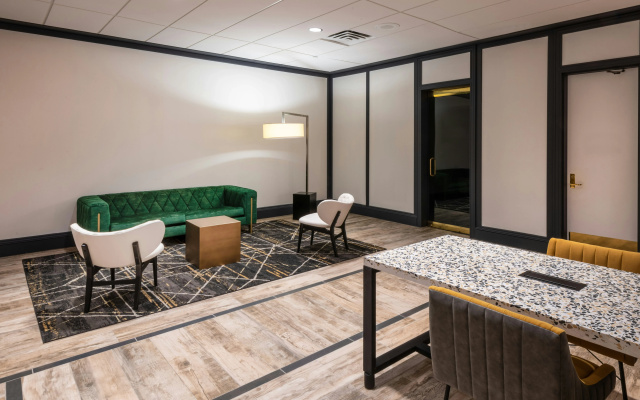 photo 3 of DoubleTree by Hilton Newark Penn Station