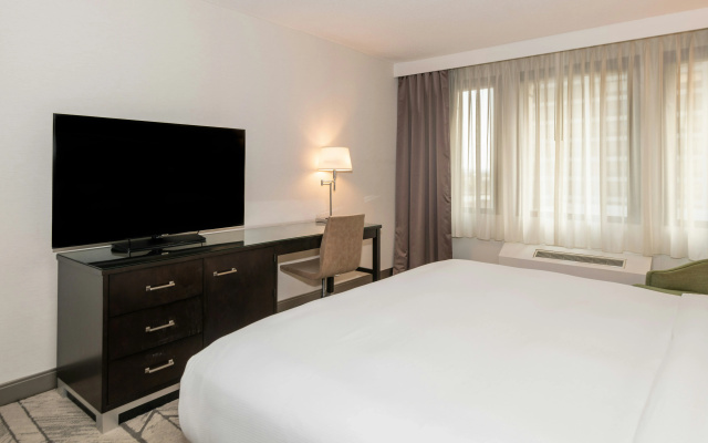 photo 4 of DoubleTree by Hilton Newark Penn Station