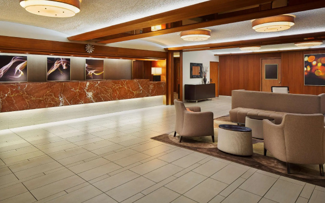 photo 2 of Hilton Oakland Airport Hotel