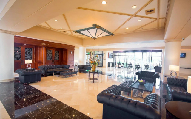 photo 2 of Hilton Palm Beach PBI