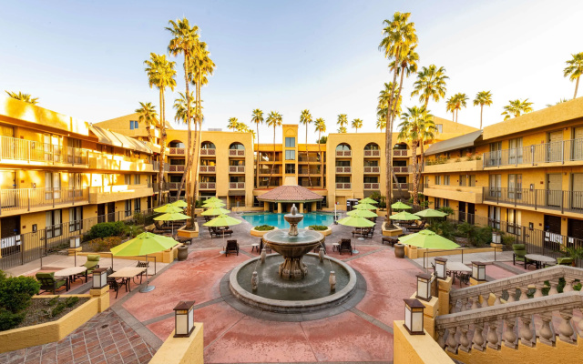 photo 2 of Hilton Phoenix Resort at the Peak