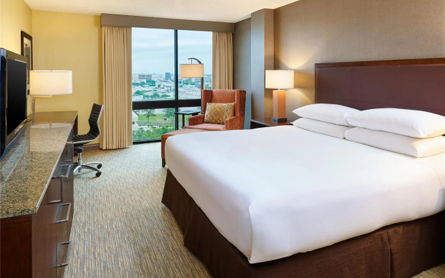 photo 3 of DoubleTree by Hilton San Antonio Airport