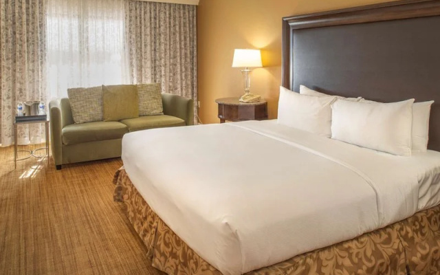 photo 4 of Hilton St. Louis Airport