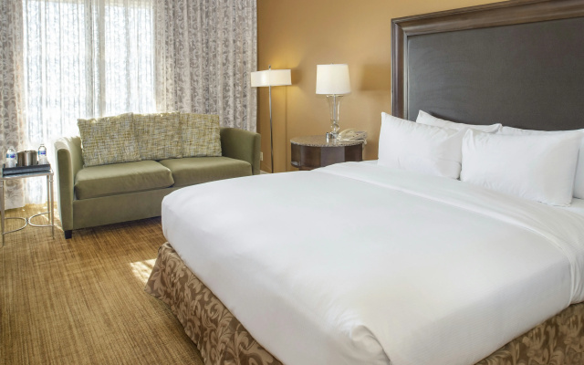 photo 2 of Hilton St. Louis Airport