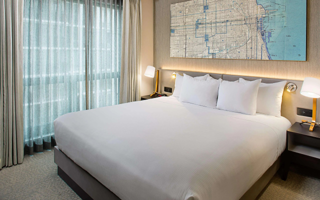 photo 2 of Hilton Chicago/Magnificent Mile Suites