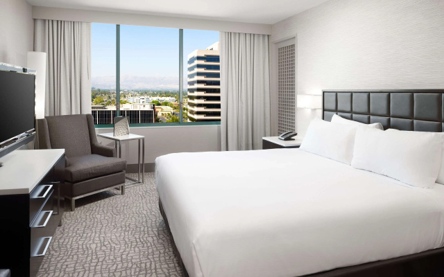 photo 3 of Hilton Woodland Hills / Los Angeles