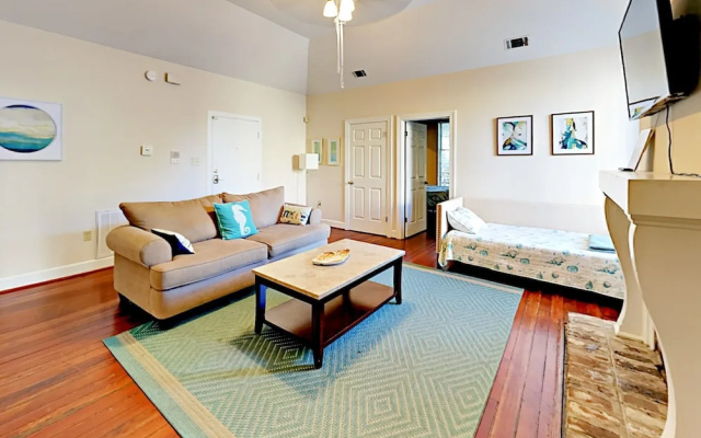 photo 5 of Historic Downtown Charm 3 Bedrooms 2.5 Bathrooms Townhouse