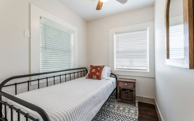 photo 4 of 'historic East End Home' by University of Houston!