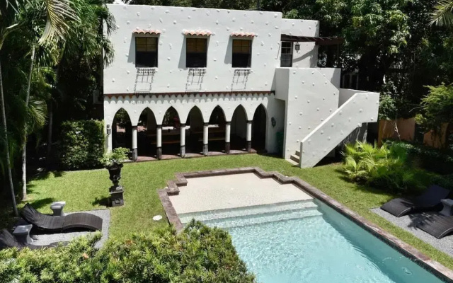 photo 3 of Historic Gated 6BD/4.5BA Villa W/Pool In Coconut Grove - Sleeps 12 - R