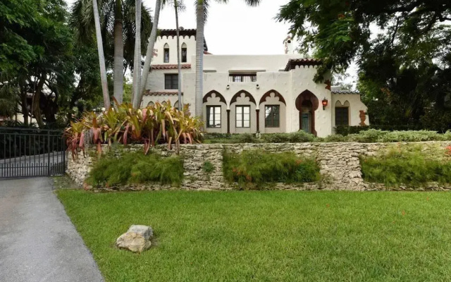 photo 4 of Historic Gated 6BD/4.5BA Villa W/Pool In Coconut Grove - Sleeps 12 - R