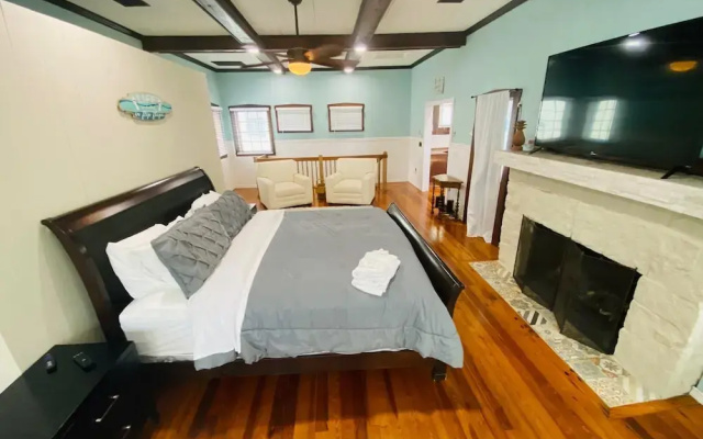 photo 5 of Historic Pass-a-grille Beach Pineapple House 105-21h