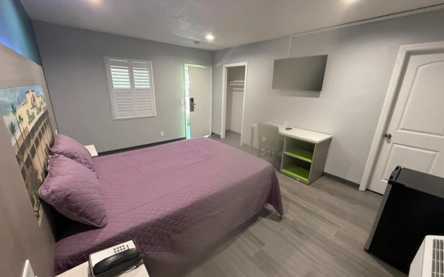 photo 2 of Hi-Way Host Motel
