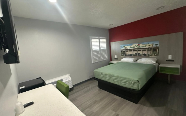 photo 3 of Hi-Way Host Motel