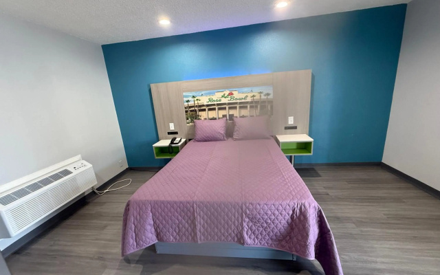 photo 4 of Hi-Way Host Motel