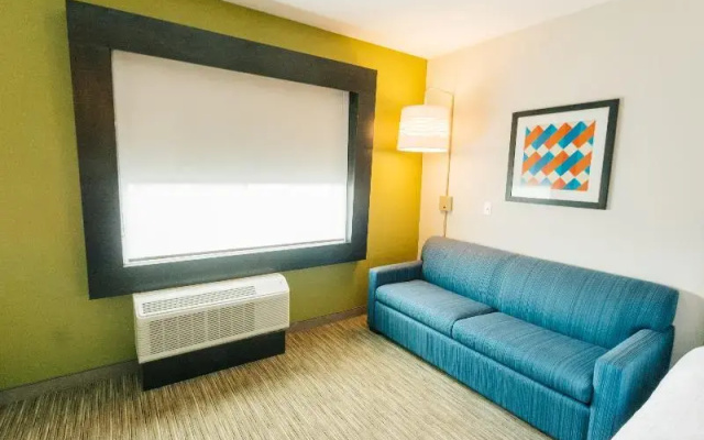 photo 5 of Hol. Inn Exp. and Suites Birmingham - Homewood